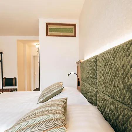 酒店 Zum Goldenen Loewen 玛丽亚·塔菲尔