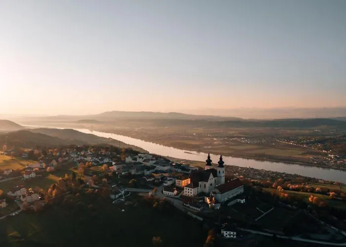 Zum Goldenen Loewen Hotell